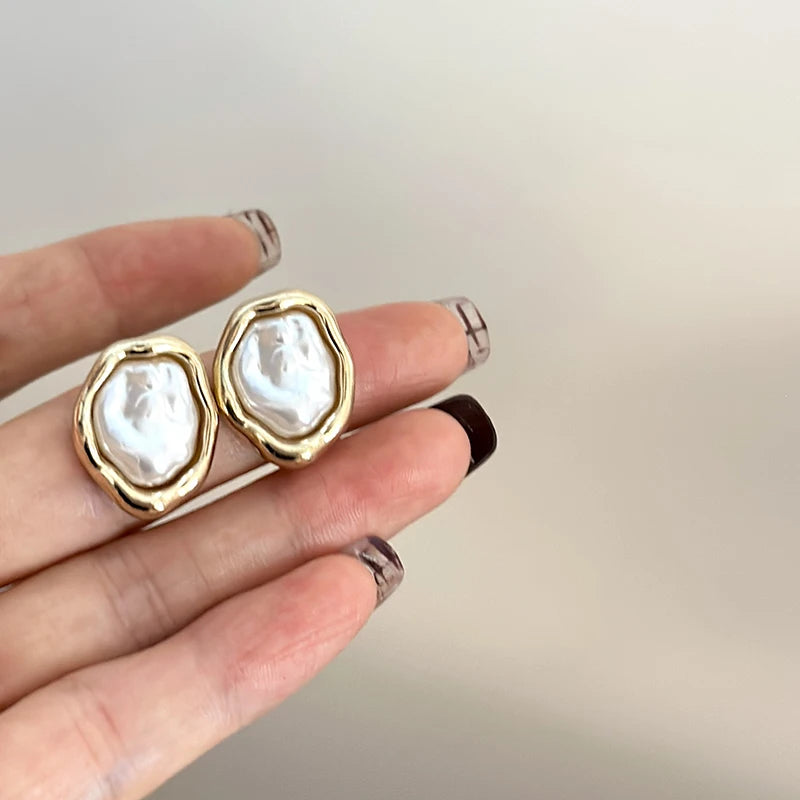 Light Luxury Pearl Earrings